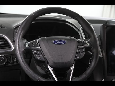Used 2022 Ford Edge Titanium AWD/4WD image 8