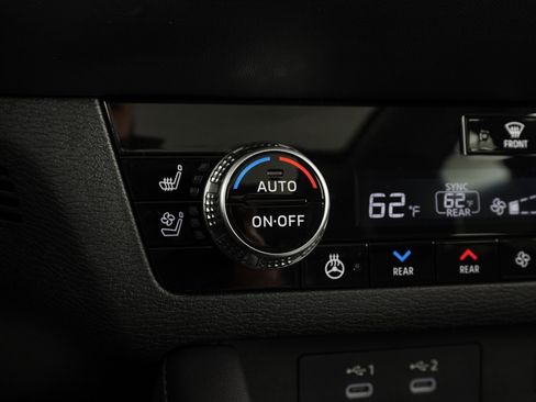 Used 2025 Mitsubishi Outlander SEL image 19