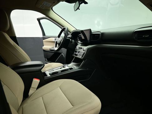 Used 2022 Ford Explorer XLT image 25