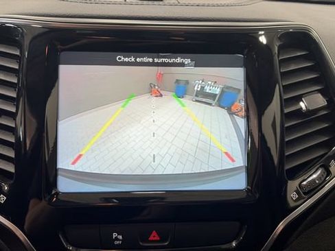 Used 2020 Jeep Cherokee Limited AWD/4WD image 17