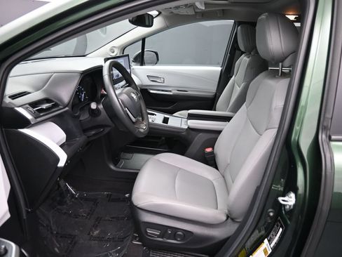 Certified 2025 Toyota Sienna XLE w/ XLE Plus Package AWD/4WD image 19