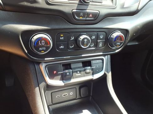 Used 2022 GMC Terrain SLE w/ Driver Convenience Package AWD/4WD image 30