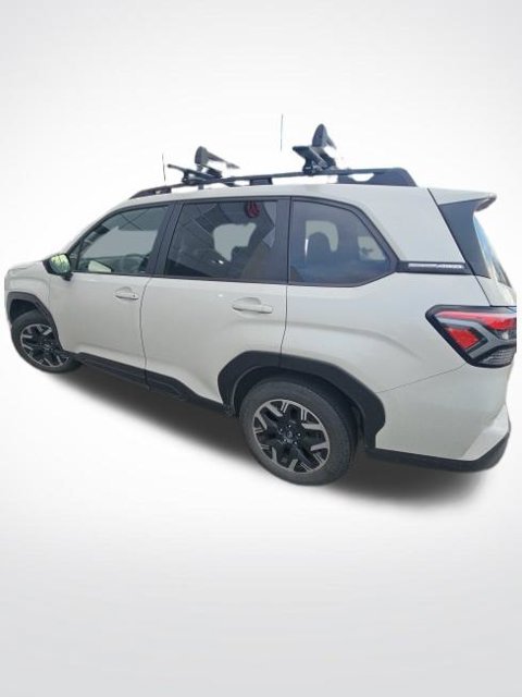 Used 2025 Subaru Forester Premium AWD/4WD image 10