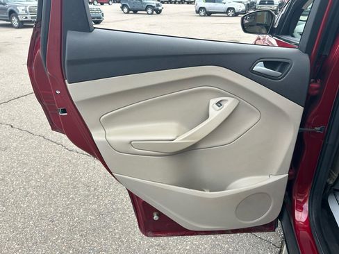 Used 2018 Ford Escape SE image 13