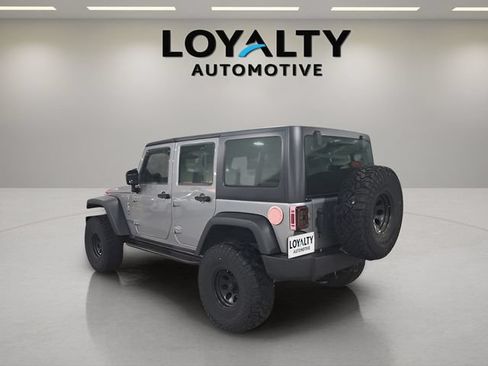 Used 2017 Jeep Wrangler Unlimited Rubicon w/ Cold Weather Group AWD/4WD image 3