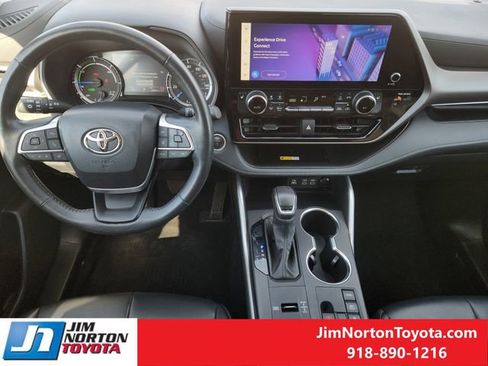 Used 2024 Toyota Highlander XLE image 27