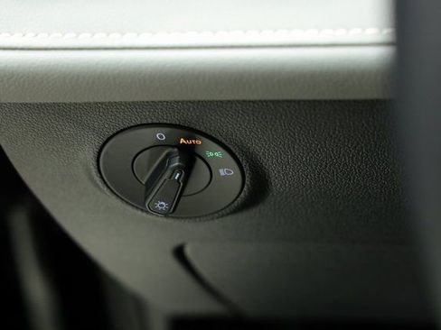 New 2024 Volkswagen Taos SE image 27