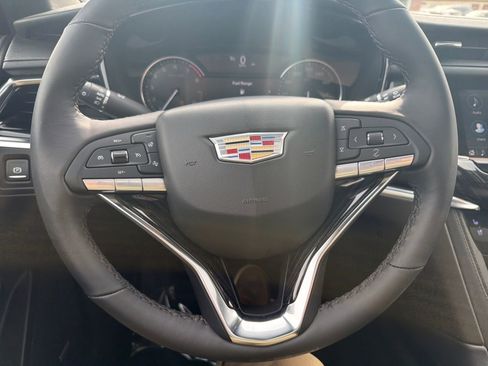 Used 2022 Cadillac XT6 Premium Luxury AWD/4WD image 14