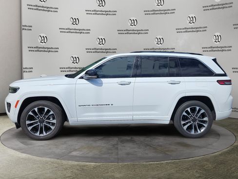 Used 2022 Jeep Grand Cherokee Overland AWD/4WD image 2