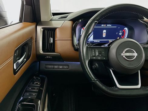 Used 2023 Nissan Pathfinder Platinum w/ Cargo Package image 10