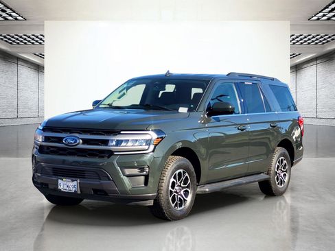 Used 2023 Ford Expedition XLT image 9