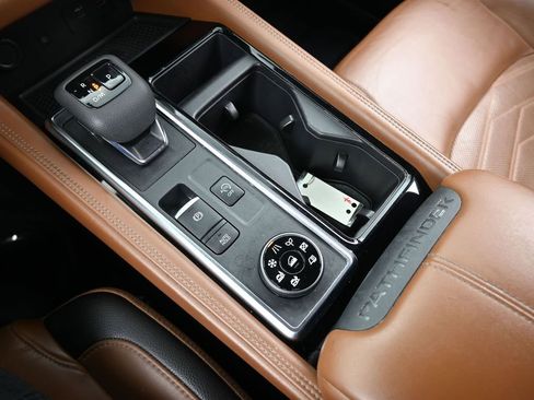 Used 2023 Nissan Pathfinder Platinum image 33