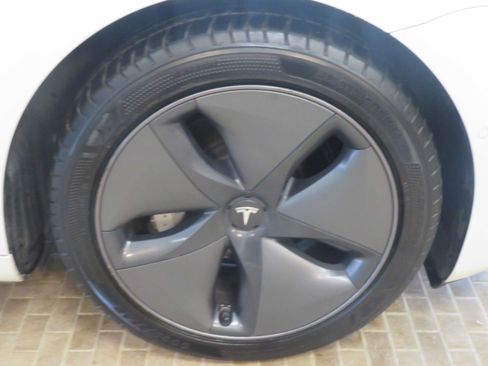 Used 2020 Tesla Model 3 Long Range AWD/4WD image 10