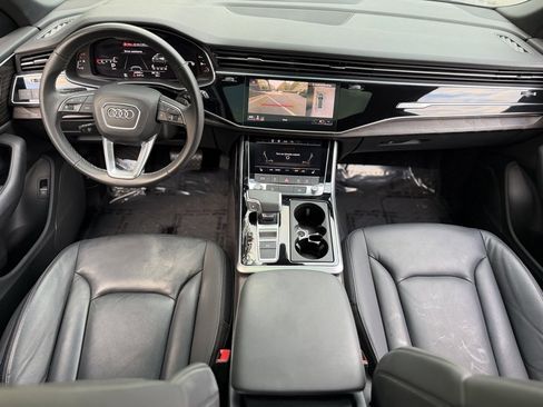 Used 2021 Audi Q8 Premium image 40
