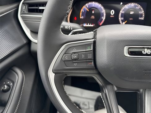 New 2025 Jeep Grand Cherokee L Altitude image 31