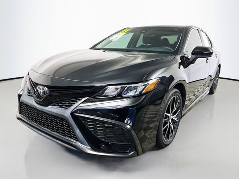 Used 2021 Toyota Camry SE image 10