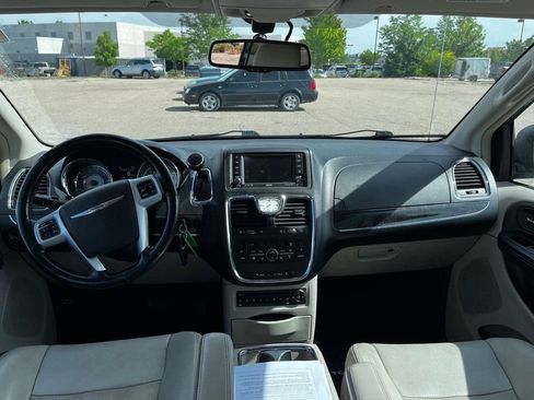 Used 2011 Chrysler Town & Country Touring-L w/ Entertainment Group #2 FWD image 13