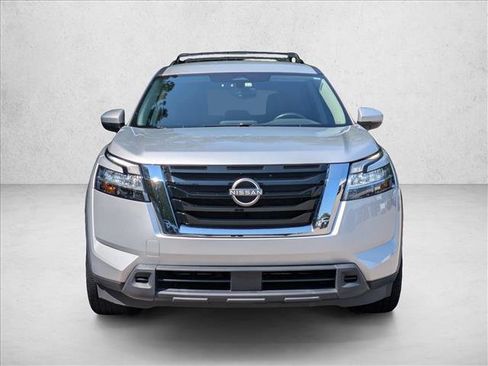 Used 2022 Nissan Pathfinder SV FWD image 2