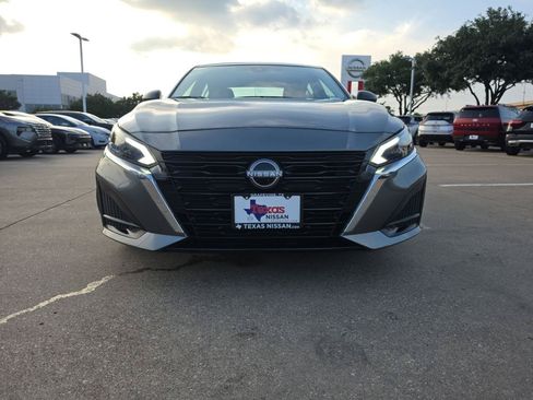Used 2025 Nissan Altima 2.5 SV FWD image 6