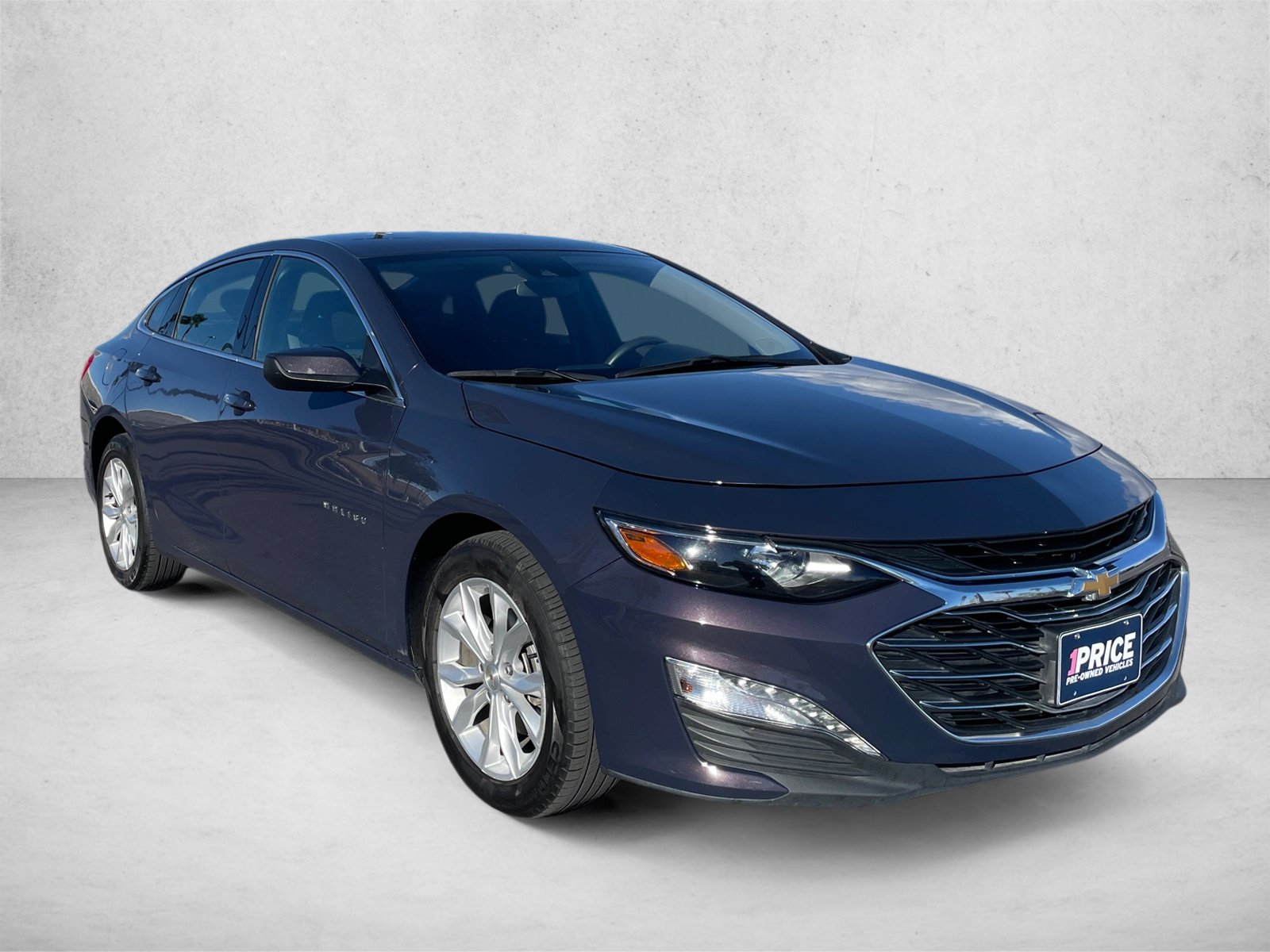Used 2025 Chevrolet Malibu LT FWD image 3
