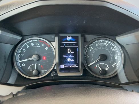 Used 2021 Toyota Tacoma TRD Off-Road AWD/4WD image 13