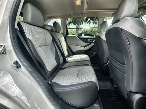 Used 2019 Subaru Forester Premium image 19