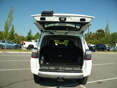 Used 2021 Toyota 4Runner TRD Off-Road Premium w/ Moonroof Package AWD/4WD image 18