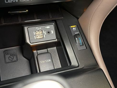 Certified 2023 Lexus GX 460 Premium AWD/4WD image 29