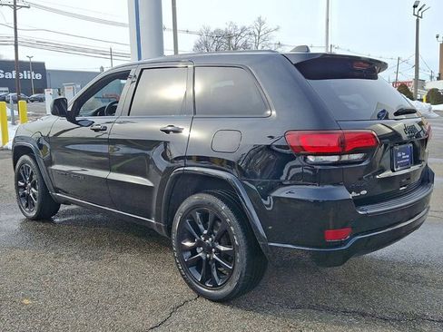 Used 2021 Jeep Grand Cherokee Laredo X image 3