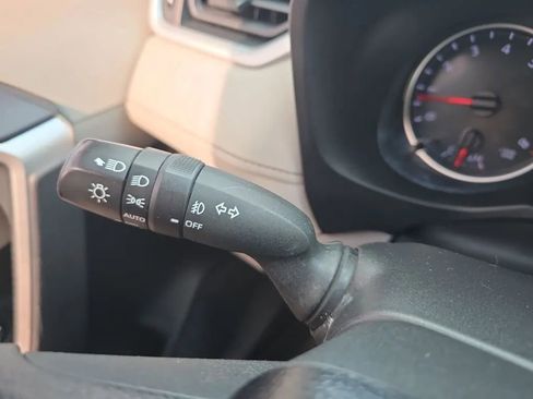 Used 2021 Toyota RAV4 XLE FWD image 21