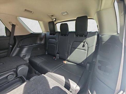Used 2024 Nissan Pathfinder Platinum w/ Lighting Package (N93) FWD image 16