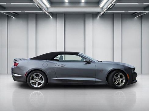Used 2020 Chevrolet Camaro LT RWD image 3