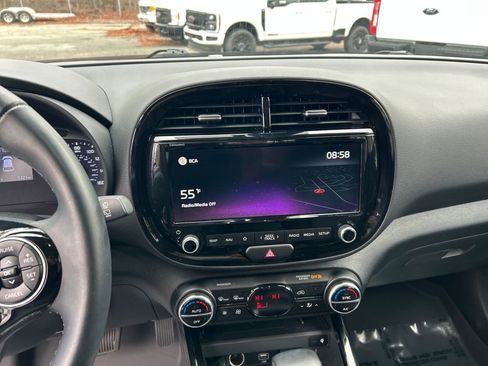 Used 2022 Kia Soul EX image 18