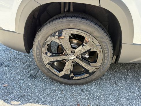 Certified 2025 Volkswagen Taos SEL w/ Black Wheel Plus Package image 22