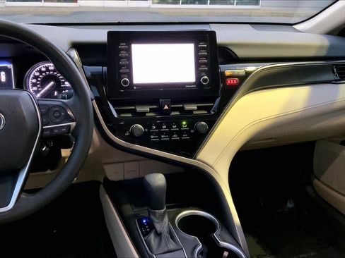 Used 2021 Toyota Camry LE image 7