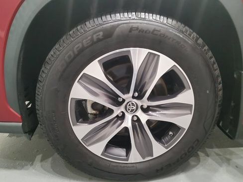 Used 2022 Toyota Highlander XLE image 43