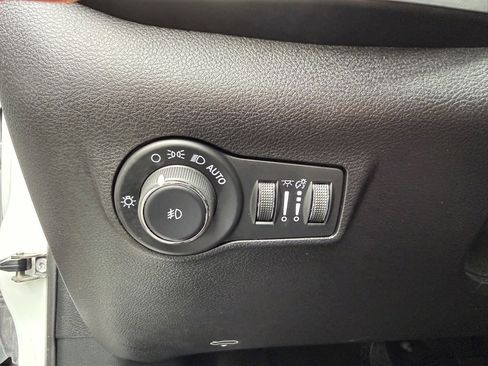 Used 2024 Jeep Compass Limited image 23