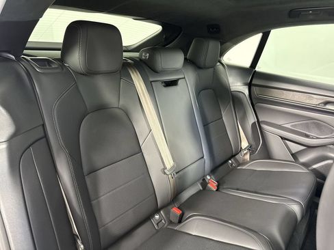 Certified 2025 Porsche Macan Turbo Electric AWD/4WD image 23