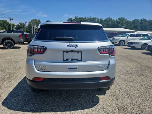 Used 2024 Jeep Compass Latitude AWD/4WD image 8
