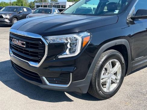 Used 2023 GMC Terrain SLE w/ LPO, Floor Liner Package FWD image 11