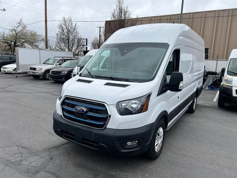 Used 2022 Ford E-Transit 148 High Roof Extended image 3