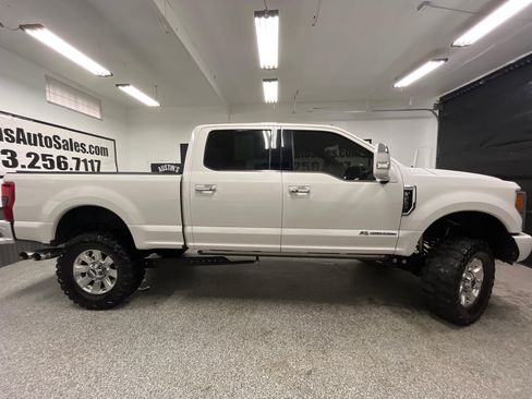 Used 2019 Ford F250 Platinum w/ Platinum Ultimate Package image 2