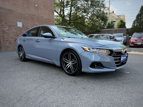 Used 2022 Honda Accord Touring image 3