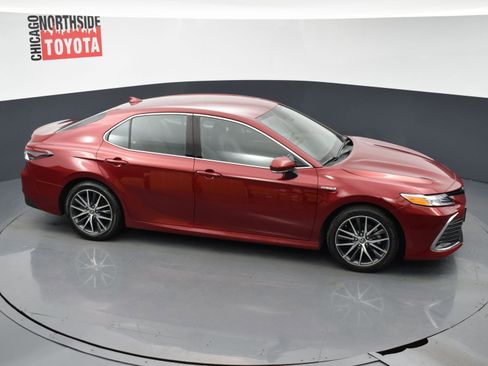 Used 2021 Toyota Camry XLE w/ Cold Weather Package image 24