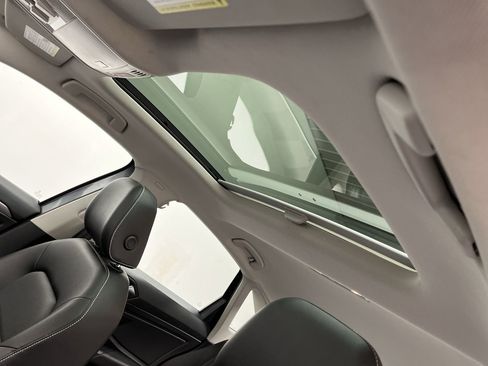 Used 2023 Volkswagen Jetta SE w/ Panoramic Sunroof Package image 6