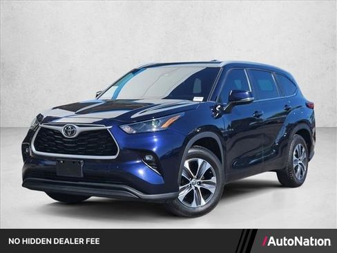 Used 2023 Toyota Highlander XLE FWD image 1