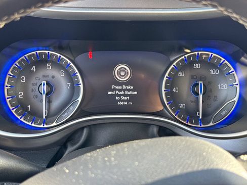 Used 2023 Chrysler Pacifica Touring-L FWD image 13