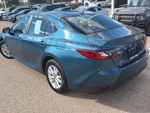 Used 2025 Toyota Camry LE FWD image 5