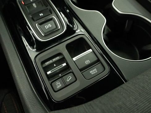 Certified 2025 Honda Pilot Sport image 11