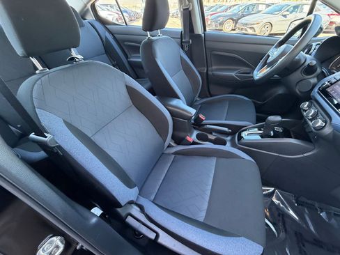 Used 2025 Nissan Versa SV image 34